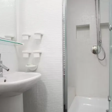 Apartament Charles *
